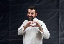 Ο Σπύρος Γραμμένος θα σας στείλει καρδούλες του Αγίου Βαλεντίνου, από τον Σταυρό του Νότου…