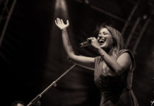 Η Ιουλία Καραπατάκη για 4 live στη Θεσσαλονίκη και στο Block 33