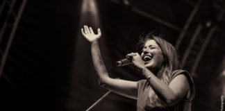 Η Ιουλία Καραπατάκη για 4 live στη Θεσσαλονίκη και στο Block 33