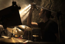 Ο Θανάσης Τσακιράκης κυκλοφορεί το πρώτο του album “Scent Remains”