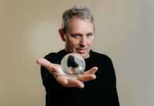 Ο Παύλος Παυλίδης live στο Floyd, με χρήση visuals για να μας μεταφέρει σε ένα πρωτότυπο οπτικοακουστικό σύμπαν!