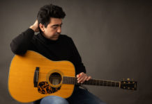 Ο Θοδωρής Καρέλλας παρουσιάζει τον “Φρέσκο πηλό” στο Ίλιον plus