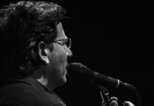 Ο Θανάσης Παπακωνσταντίνου ξεκινάει το καλοκαιρινό συναυλιακό του πρόγραμμα… Μαζί του οι Μάρθα Φριντζήλα, Αλέξανδρος Κτιστάκης και Γιάννης Λίταινας