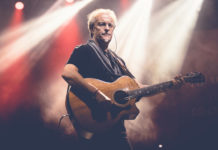 Ο Μίλτος Πασχαλίδης μαζεύει τις σημαντικότερες στιγμές από τα 30 χρόνια του στη δισκογραφία και τα παρουσιάζει στη Θεσσαλονίκη