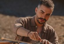 Στέλιος Βαμβακάς – “Δεν καίγεται η μοναξιά”