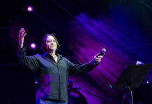 Γιάννης Κότσιρας – “Τα χέρια μου ανοίγω”