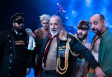 «Μια κωμωδία πιο αστεία κι από τον διάβολο»! Ο Γιάννης Κακλέας σκηνοθετεί τον “Επιθεωρητή” με τον Θοδωρή Σκυφτούλη και τον Στέλιο Μάινα!