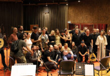 “Τα μαύρα ρούχα” – Ένα τραγούδι με αφορμή την Διεθνή Ημέρα για την Εξάλειψη της Βίας κατά των Γυναικών