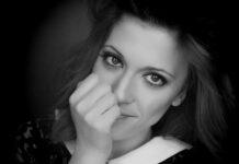 Μια μουσική αναδρομή στα καλύτερα γυναικεία τραγούδια από το 1930 έως σήμερα, live με τη Ζανέλ…