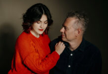 Γιώργος Μπίλιος και Πολυξένη Καράκογλου προσπαθούν να δουν ο ένας “μέσα από τα μάτια” του άλλου, σε μια ενδιαφέρουσα συνύπαρξη στο Caja de Musica