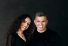 “Τέτοια παράξενη ομορφιά” στο θέατρο Βράχων…