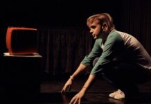 «Όταν μεγαλώσω, θα γίνω Νάνα Μούσχουρη» με τον Μάνο Καρατζογιάννη, στο Θέατρο Σταθμός