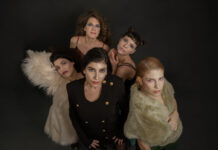 “Στην κορυφή του κόσμου, εκεί να με πας” στο Θέατρο Αργώ