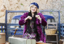 «Η Μητέρα του Σκύλου» βγαίνει σε περιοδεία!