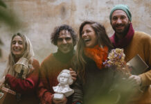 “Από έρωτα”… Μια μουσικοθεατρική παράσταση για τον έρωτα. Νέα ημερομηνία!