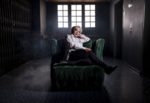 Η Τάνια Τσανακλίδου πρωταγωνιστεί στο «Βραδιάζει… Μια ροκ σταρ εξομολογείται», που ανεβαίνει στο «Μικρό Χορν»!