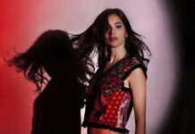 Με Wyrd ύφος και ψυχεδέλεια στα κόκκινα, η Νεφέλη Φασούλη έρχεται στο Κηποθέατρο Παπάγου