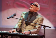 Ray Charles: Ο μουσικός που “έβλεπε” με την καρδιά και έπαιζε με την ψυχή…