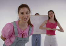 “Κοντά 30” κυκλοφορεί το πρώτο της album η Χριστίνα Σαμαρά!