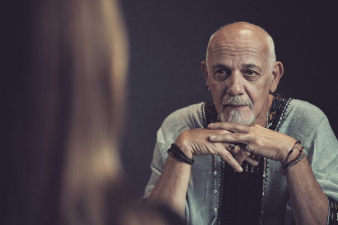 i_synantisi_theater_2025_10_001_kimoulis