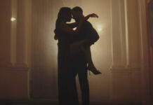 Κωνσταντίνος Χριστοφόρου & Έλενα Παπαρίζου – “Λατρεύω”