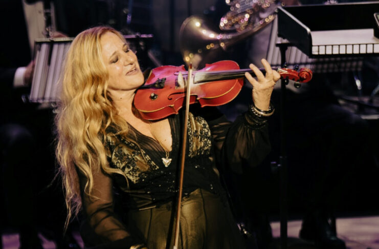 H Ευανθία Ρεμπούτσικα επιστρέφει στο Θέατρο Παλλάς για μια λαμπερή εορταστική βραδιά!