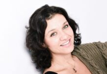 “20 χρόνια μετά… και κάτω απ’ τη μαρκίζα”, μια παράσταση αφιέρωμα στη Βίκυ Μοσχολιού, με την Ιωάννα Εμμανουήλ και τον Κώστα Φασουλά