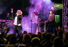 Η Μάρθα Φριντζήλα στη σκηνή του Κυττάρου, μαζί με τα Καλογεράκια