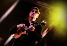 Ο Θοδωρής Κοτονιάς επιστρέφει με νέο άλμπουμ, «Το φυλαχτό»