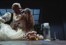 Μέχρι να σβήσουν τ’ άστρα, ένα συγκινητικό έργο με δεκαμελή θίασο, στο Θέατρο Χώρα