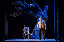 poios_fovatai_ti_virtzinia_wolf_theater_2025_11_002