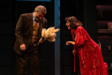 poios_fovatai_ti_virtzinia_wolf_theater_2025_11_004