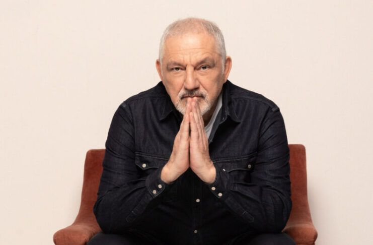 Ο Νίκος Πορτοκάλογλου θα βρεθεί «Ανάμεσα σε φίλους» στο Θέατρο Παλλάς!