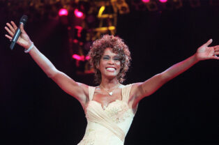 whitney_houston_001