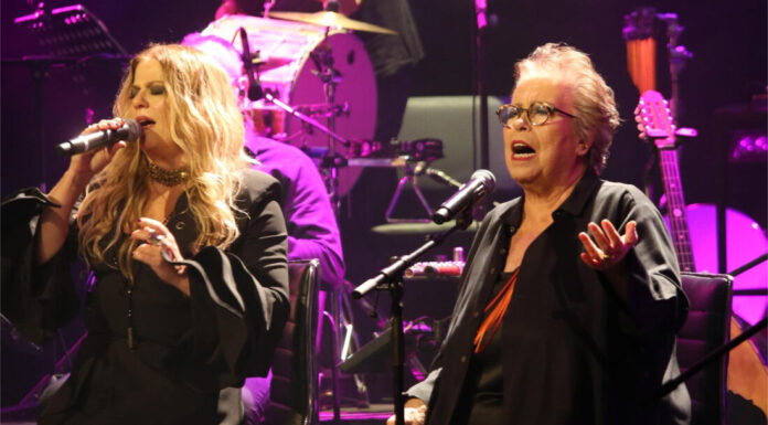 Λαμπερή η πρεμιέρα της παράστασης των Δήμητρας Γαλάνη – Ελένης Τσαλιγοπούλου στο Vox!