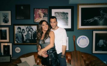 Έλενα Παπαρίζου & Πάνος Μουζουράκης – “Ο έρωτας γράφεται…” (OST)