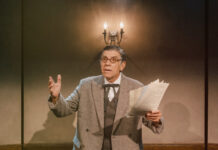 Ο Γιάννης Μπέζος στη σκηνή του Θεάτρου Άνεσις, στέκεται απέναντι στις… «Βλαβερές συνέπειες του γάμου»!