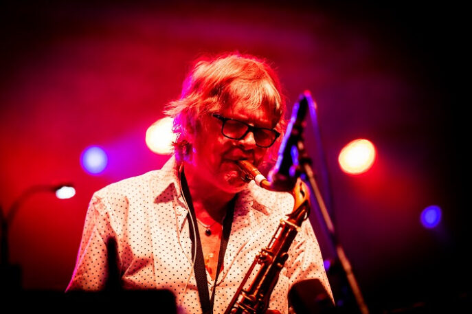 dire_straits_legacy_2026_01_005_mel_collins