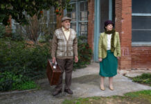 «Εντός Περιθωρίου», μια τρυφερή ωδή στη ζωή που δεν τελειώνει ποτέ, στο Θέατρο Μικρό Γκλόρια