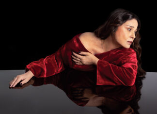 Η Μαρία Τζομπανάκη γίνεται η “Φλαντρώ” στο θέατρο Αλάμπρα!