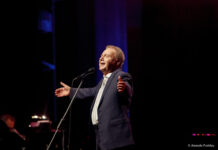 Ο Μανώλης Μητσιάς ερμηνεύει Νίκο Γκάτσο, στο Μέγαρο Μουσικής Αθηνών…