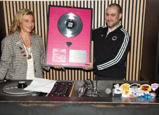 Η «Ανισόπεδη Ντίσκο» του Pan Pan έγινε διαμαντένια! Παρουσίαση και του νέου του album…