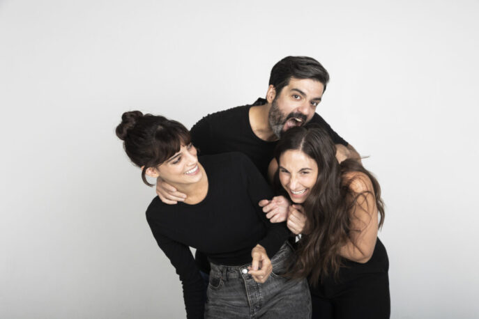 pio_yperoxi_xeiroteri_kosmou_theater_2026_01_002