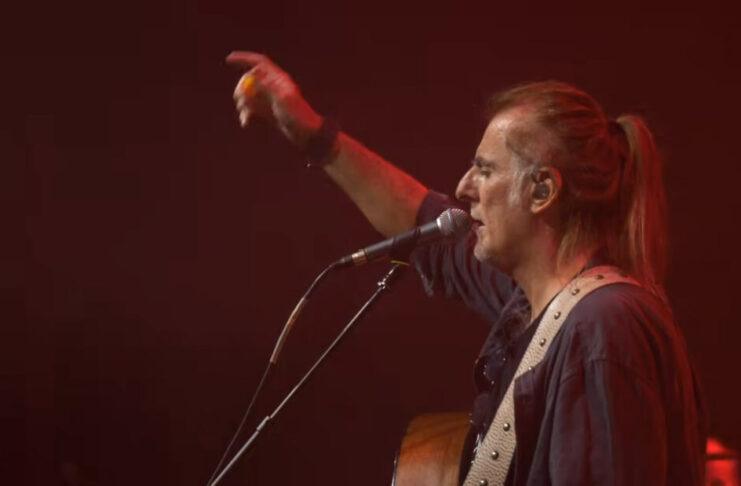 O Φίλιππος Πλιάτσικας παρουσιάζει το live album “Γελωτοποιός”, ένα ανθολόγιο για τρείς δεκαετίες…