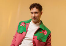 Ο Σταύρος Νιφοράτος σε μια μουσική συνάντηση στον Σταυρό του Νότου Club