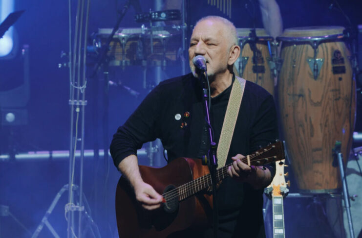 Ο Νίκος Πορτοκάλογλου οπτικοποίησε τα “Νέα φτερά”!