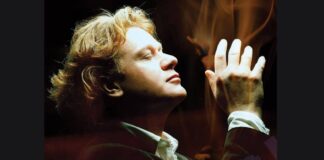 Ο Πέτρος Γαϊτάνος σε μια «Πορεία στο Θείο Πάθος», στο Θέατρο Ακροπόλ