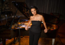 Η Ιωάννα Καλογεράκη κυκλοφορεί «Τα Τσαλακωμένα», σε ποίηση Γιάννη Θεοδωράκη