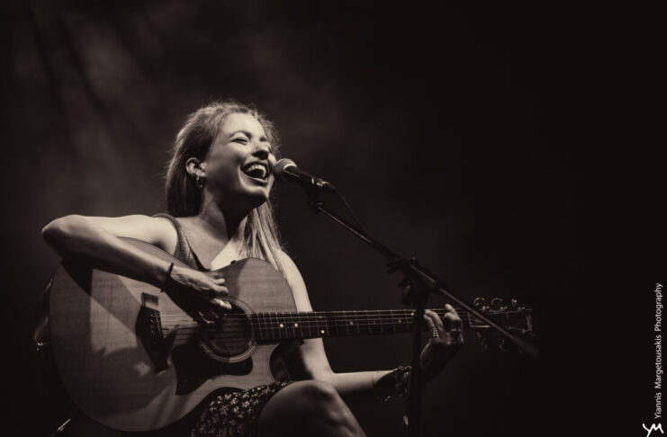 Η Ιουλία Καραπατάκη μαζί με τους Αταρ του Ταρ, live στο Κύτταρο!