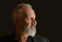 “30 Χρόνια Μέρες Αδέσποτες” θα γιορτάσει ο Χρήστος Θηβαίος στο Θέατρο Βράχων! Μαζί του εκλεκτοί φίλοι καλλιτέχνες